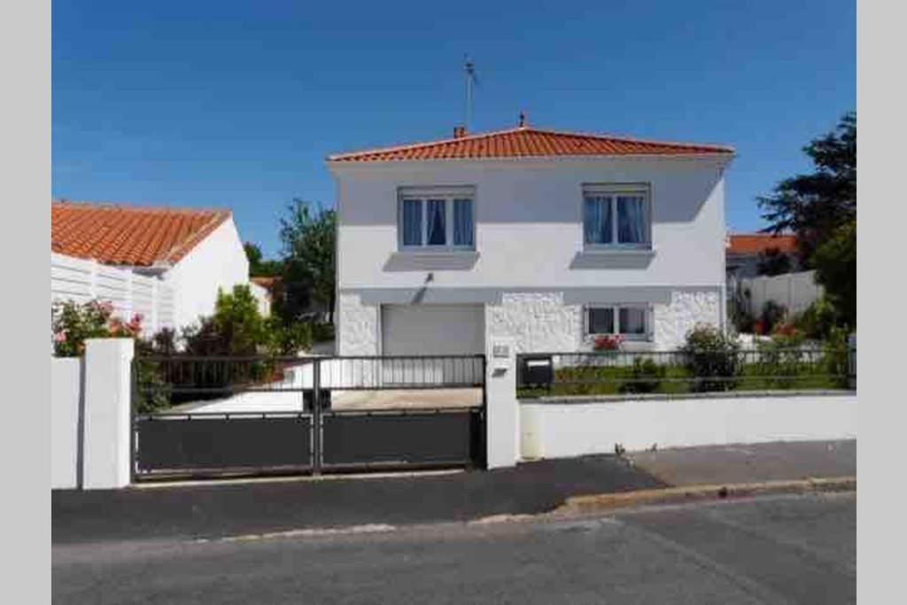 Charmante Maison Idealement Situee Saint-Gilles-Croix-de-Vie Exterior photo